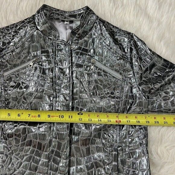 Chico's Woman's Silver Metallic Stone Print Zip Up Motorcycle Jacket Size 1 NWOT - Picture 7 of 11